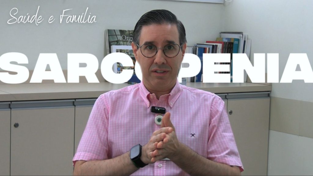 Foto do Dr. Eduardo ao centro. No fundo