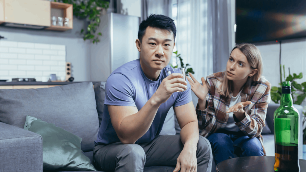 Foto de casal brigando